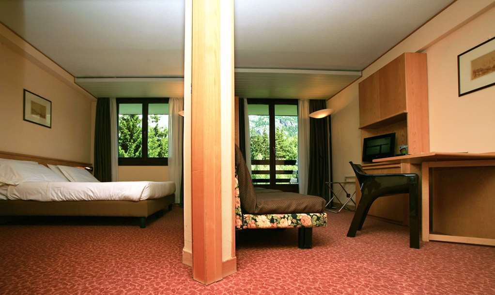 Hotel Les Jumeaux Courmayeur Oda fotoğraf